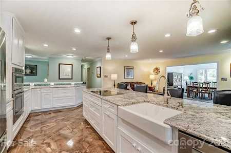 4001 Bridgewood Ln Charlotte, NC 28226