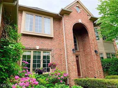3625 Sleepy Fox Dr Rochester Hills, MI 48309