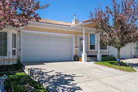 10 Signature Villas SW Calgary, AB T3H 3P6