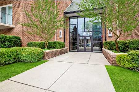 6 Oak Brook Club Dr #J208 Oak Brook, IL 60523