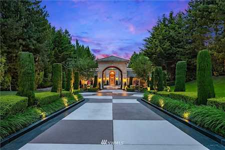 8626 NE 24th St Clyde Hill, WA 98004