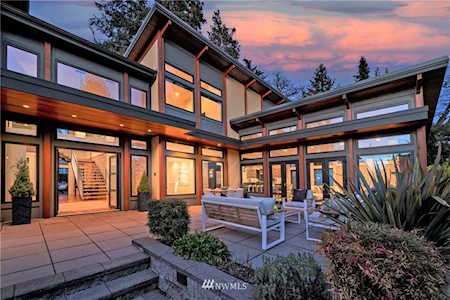 626 13th Ave W Kirkland, WA 98033