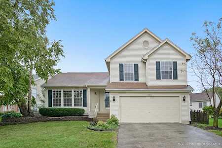 320 Churchill Ln Aurora, IL 60504
