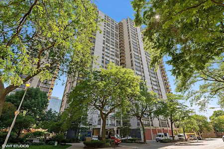 1360 N Sandburg Terrace #1003C Chicago, IL 60610