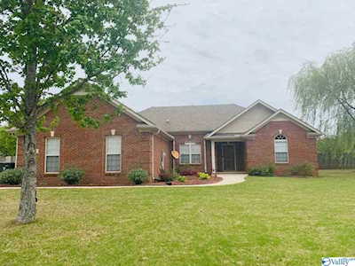 138 Castlehill Drive Meridianville, AL 35759