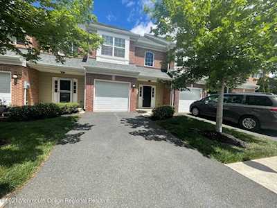 6 Flagge Ln Hamilton, NJ 08619