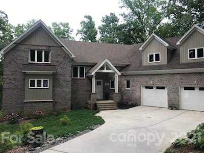 4057 River Oaks Rd Lake Wylie, SC 29710