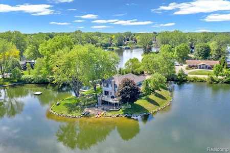 3532 Raftwood Dr Commerce Twp, MI 48382
