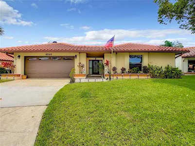 8069 N Cadiz Ct Orlando, FL 32836