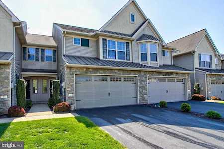 7 Rebecca Dr Denver, PA 17517