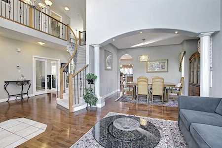 15 Sherwood Heath NW Calgary, AB T3R 1P4