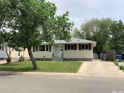 110 Scrivener Crescent Regina, SK S4N 4V7