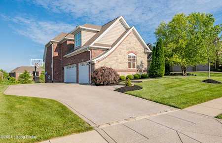 18718 Brookshade Ln Louisville, KY 40245