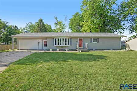 111 E 5Th Ave Lennox, SD 57039