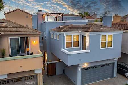 606 Goldenwest St Huntington Beach, CA 92648