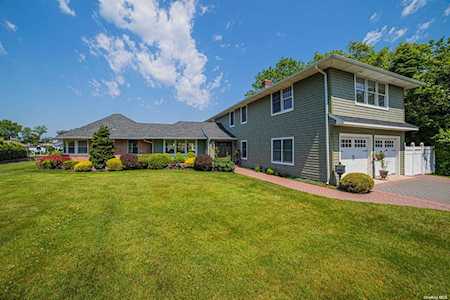 26 Davison Lane West Islip, NY 11795