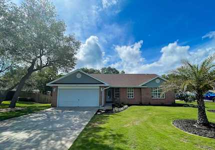 3021 Via Conquistadores Navarre, FL 32566