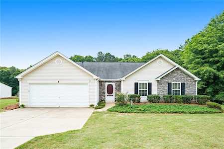 8445 River Hill Commons Dr Ball Ground, GA 30107