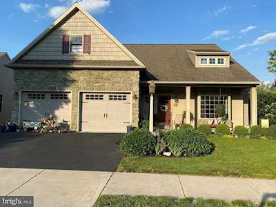 916 Cambridge Dr Manheim, PA 17545