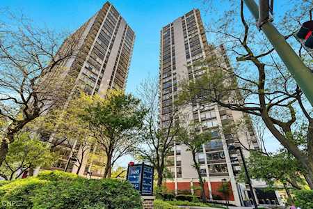 1460 N Sandburg Terrace #2009 Chicago, IL 60610