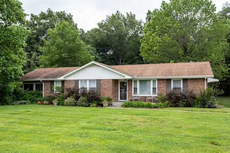 208 Essex Drive Clarksville, TN 37043