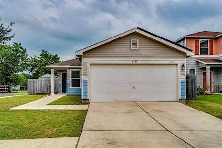 6101 Randleman DR Del Valle, TX 78617