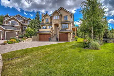 21 Spring Willow Ct SW Calgary, AB T3H 5Z3