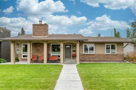 43 Lake Lucerne Close SE Calgary, AB T2J 3H7
