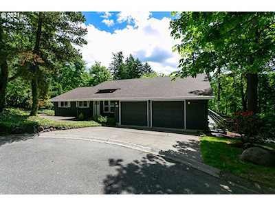 23 Falstaff St Lake Oswego, OR 97035