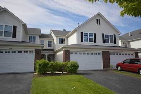 376 Chesapeake Ln Oswego, IL 60543