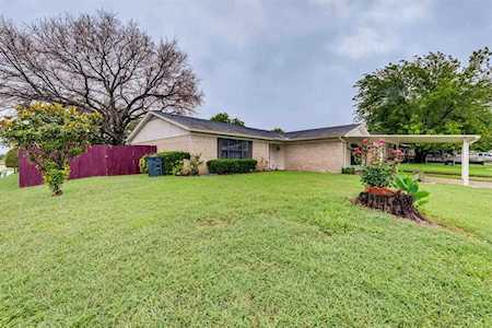 5401 Denise Drive Haltom City, TX 76148