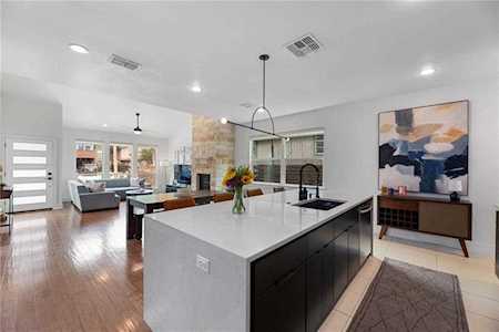 2515 E 4th ST Austin, TX 78702