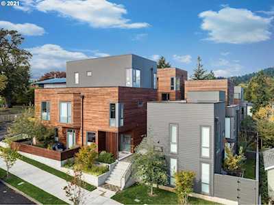 2035 SW Vermont St #8 Portland, OR 97219