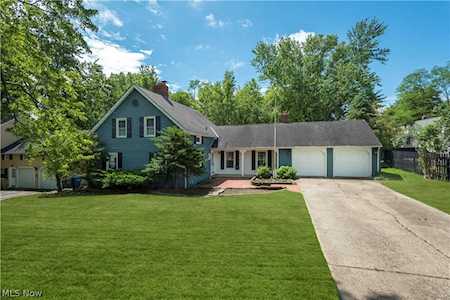25433 Holton Rd Olmsted Falls, OH 44138