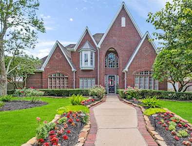 2922 E Autumn Run Circle Sugar Land, TX 77479