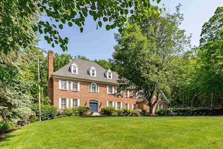 27 Spring Hill Rd Bedford, NH 03110
