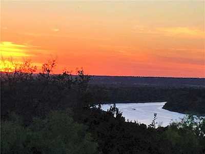 209 Singleton DR Spicewood, TX 78669