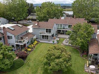 627 N Tomahawk Island Dr Portland, OR 97217