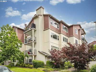 590 NW Lost Springs Ter #402 Portland, OR 97229