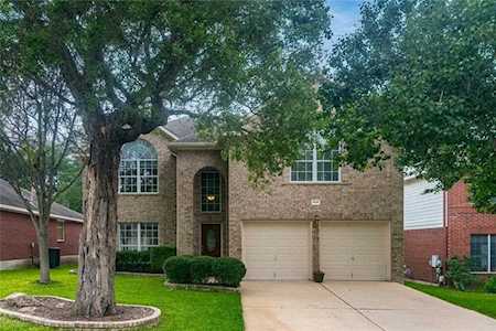 9008 Wampton WAY Austin, TX 78749