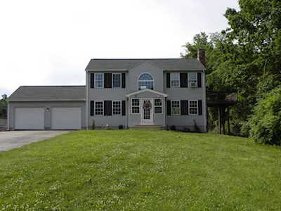 26 Muggett Hill Rd Charlton, MA 01507