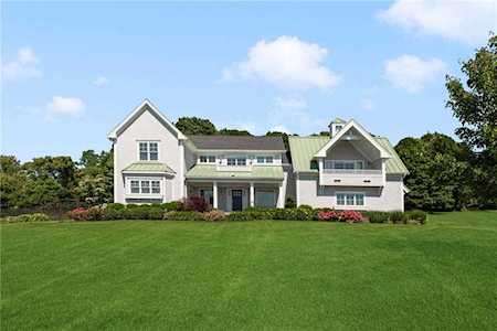 57 Strawberry Ln Portsmouth, RI 02871
