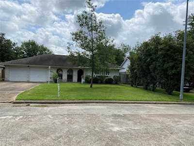 2907 Livingston Dr Pearland, TX 77584