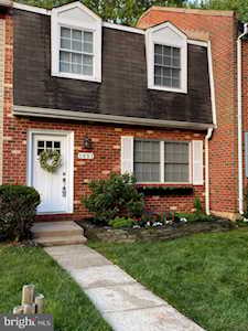 1651 Forest Hill Ct Crofton, MD 21114
