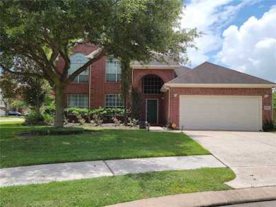 8402 Columbus Ct Pearland, TX 77584