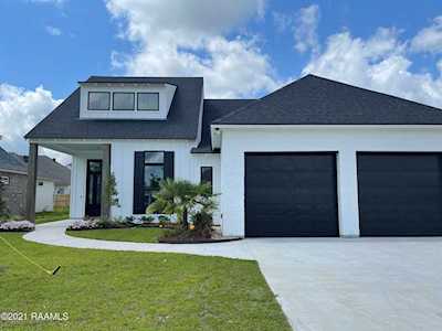 202 Windmill Palm Lane Youngsville, LA 70592