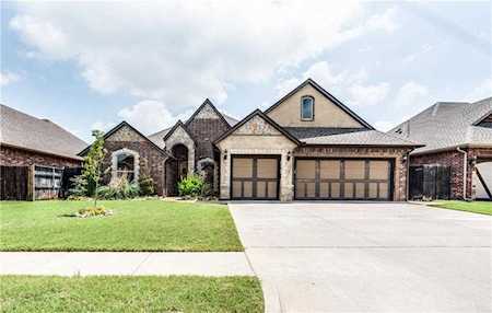 6308 Bentley Dr Oklahoma City, OK 73169