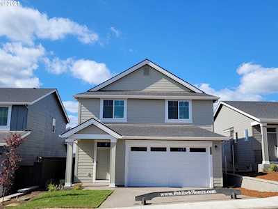 425 NE Arrowhead Dr #201 Estacada, OR 97023