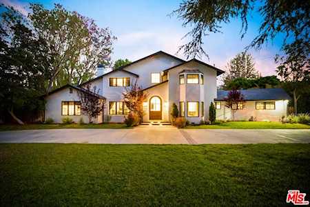 23100 Erwin St Woodland Hills, CA 91367