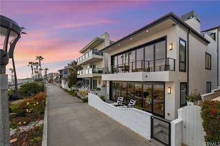 3808 The Strand Dr Manhattan Beach, CA 90266